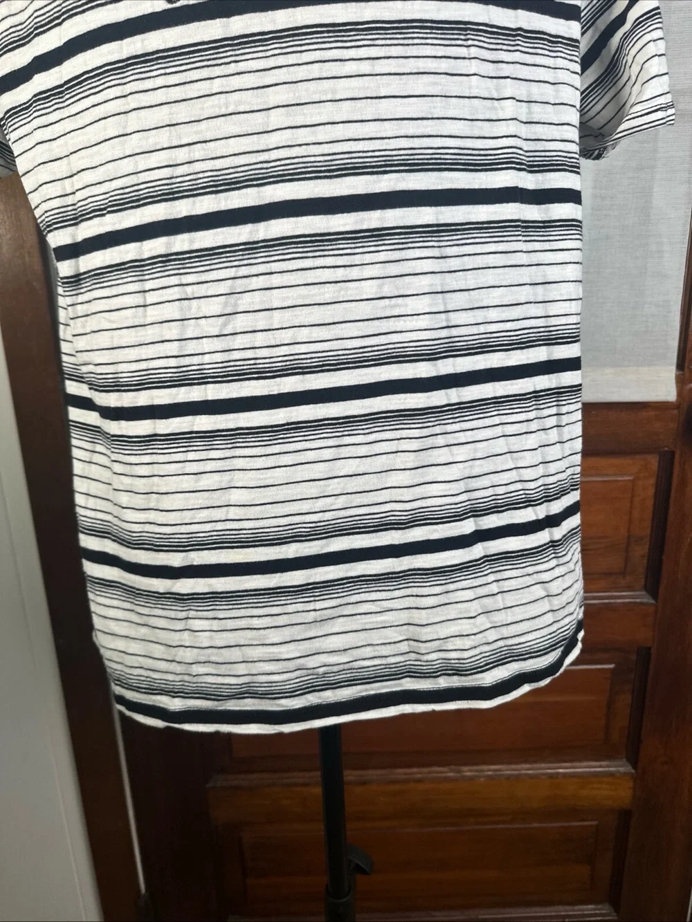 Guess t-shirt Embroidered Retro Style Men’s size M White Black Stripe - Picture 4 of 8